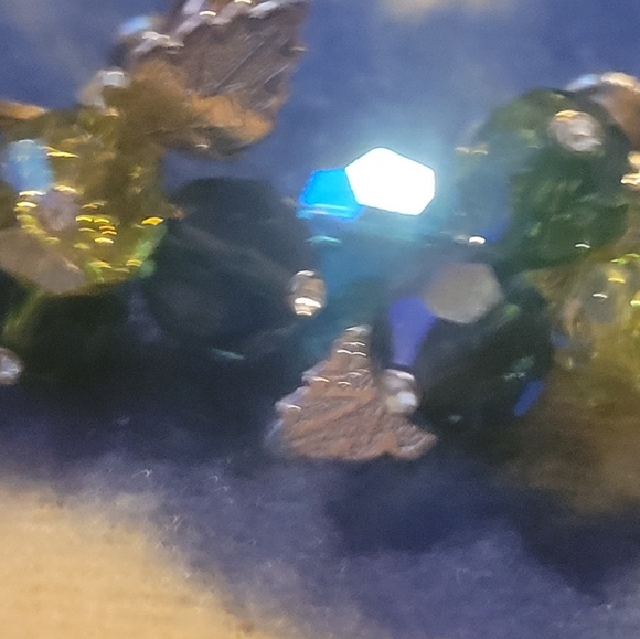 Vintage Gorgeous Blue Green AB Crystal Clip Earrings With Goldtone Leaf Accent - Picture 7 of 7